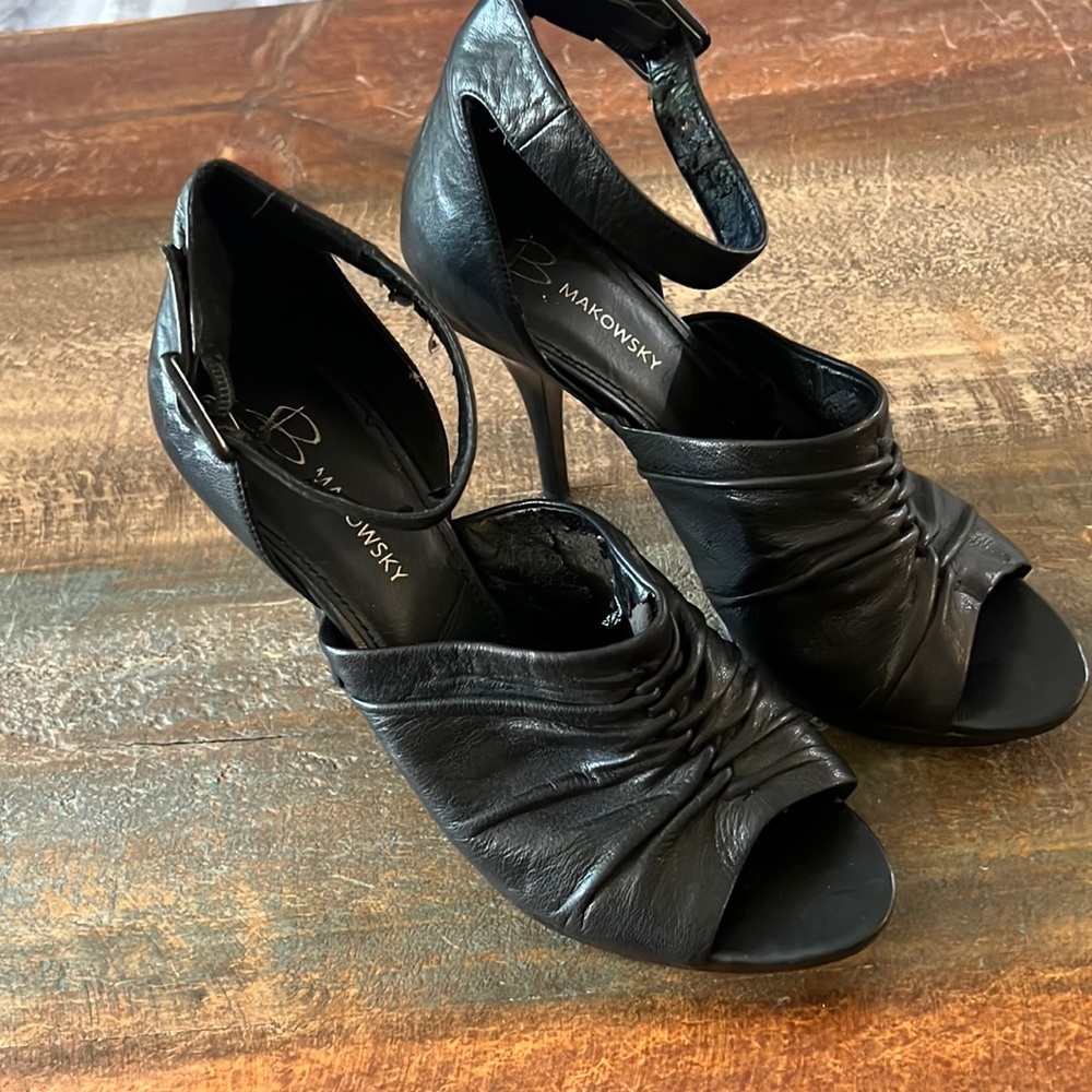 B. Makowsky Strappy Heel Black 9.0